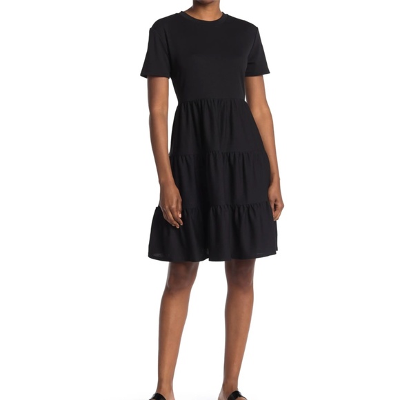 SUSINA Black Crew Neck Short Sleeve Tiered Dress - Picture 1 of 3